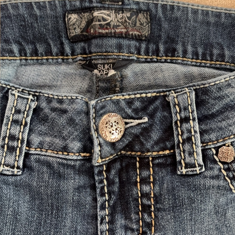 Women’s Silver Brand Denim Capris - Picture 4 of 5